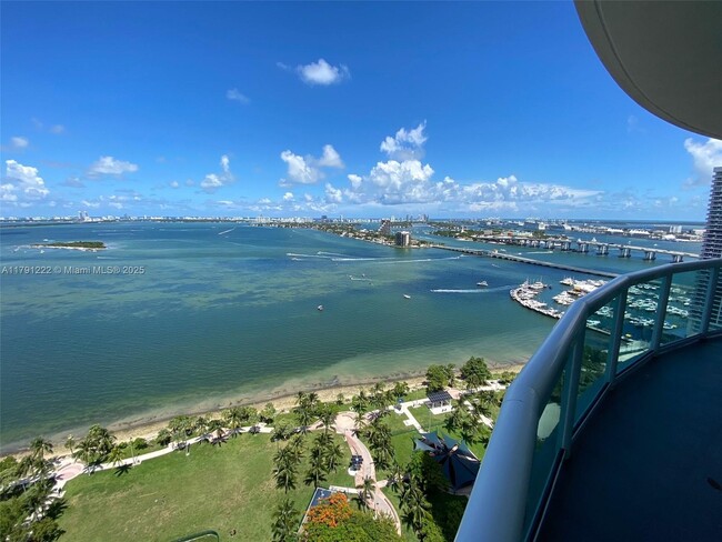 Building Photo - 1800 N Bayshore Dr