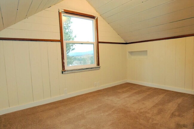 Building Photo - Cle Elum Rental