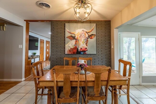 Building Photo - 2865 Bandera Hwy