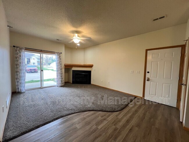 Building Photo - 2323 E Porter Ave