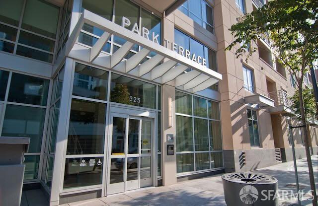 Building Photo - 325 Berry St