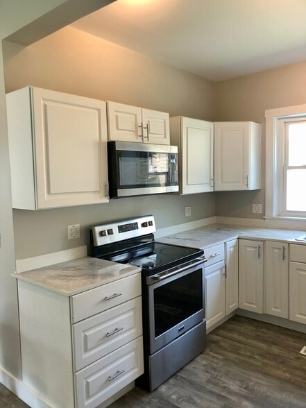 Building Photo - 141 Peltoma Ave