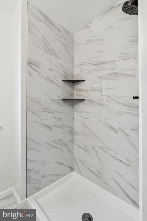 Building Photo - 31 Acorn Ct