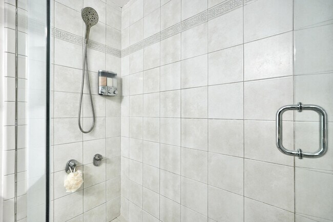 Building Photo - 3725 S Ocean Dr