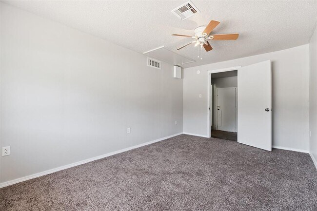 Building Photo - 5221 Foster Dr