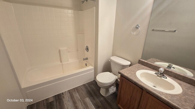 Building Photo - Spacious Two Story Townhome on Golf Course