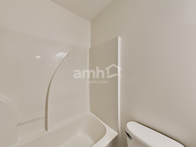 Building Photo - 817 Laramie Ct