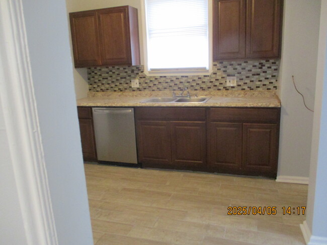 Building Photo - 17573 Monica St