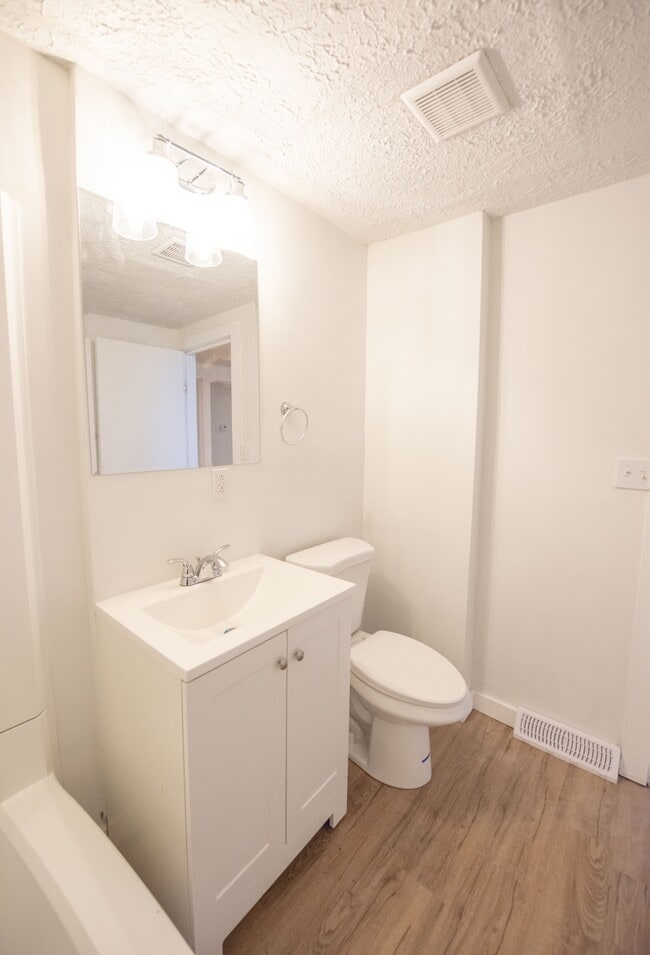 Building Photo - 16781 Akron St