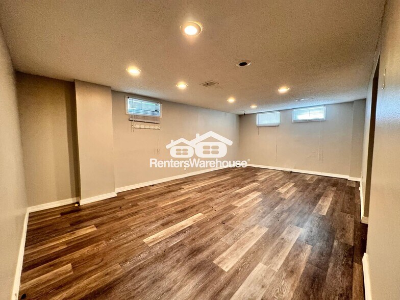 Building Photo - 1328 Carrie Ave