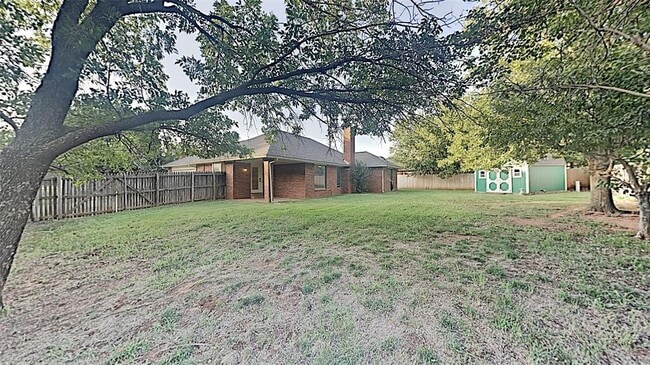 Building Photo - 1616 Shadybrook Ln