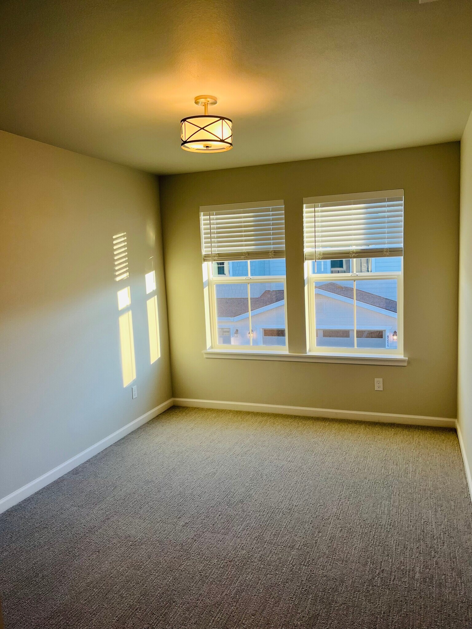 Building Photo - 8206 SE Leafhopper St