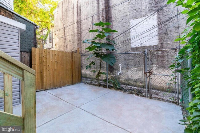 Building Photo - 1552 N 28th St