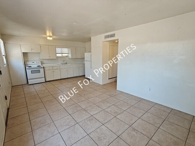 Building Photo - 1224 N Camilla Blvd