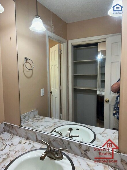 Building Photo - 4705 Metro Park Ln