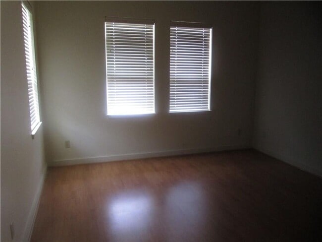 Building Photo - 1 Bedroom Apartment Near Magnolia Area