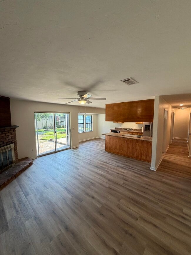 Building Photo - 2434 Dundee Dr