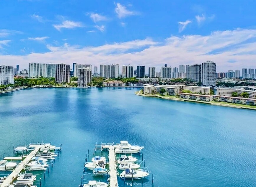 Building Photo - 18041 Biscayne Blvd