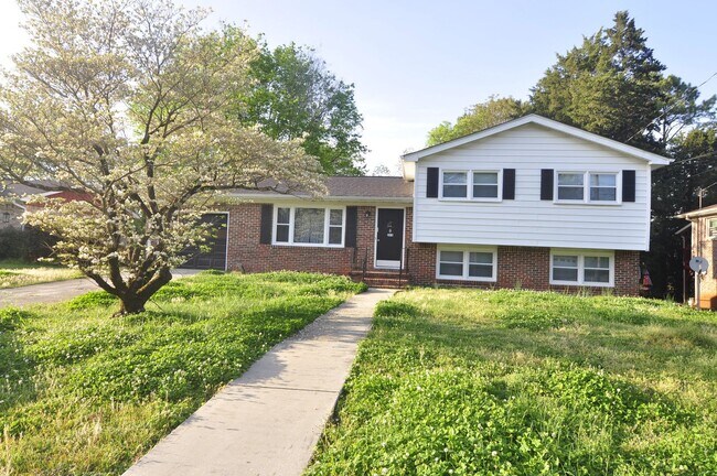 Building Photo - 2816 Broadview Dr NW
