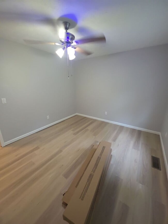 Building Photo - Newly Updated 2-Bedroom Apartment in Sparta with Lawn Care Included