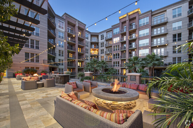 Outdoor Lounge - Gables Post Oak