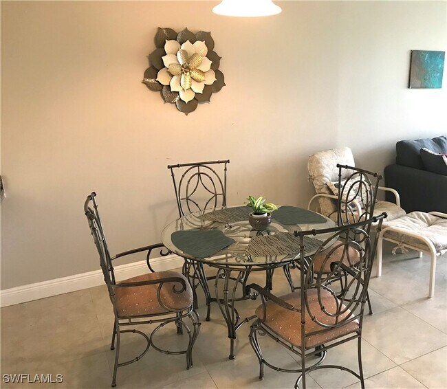 Building Photo - 1085 Forest Lakes Dr