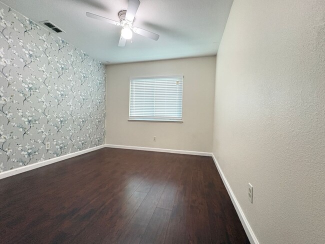 Building Photo - Gorgeous 4 Bedroom Home in Spanos Park