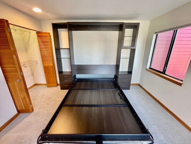 Building Photo - Spacious 2BR/2BA Condo – 1,086 SF + Parking + River Views | NW Portland