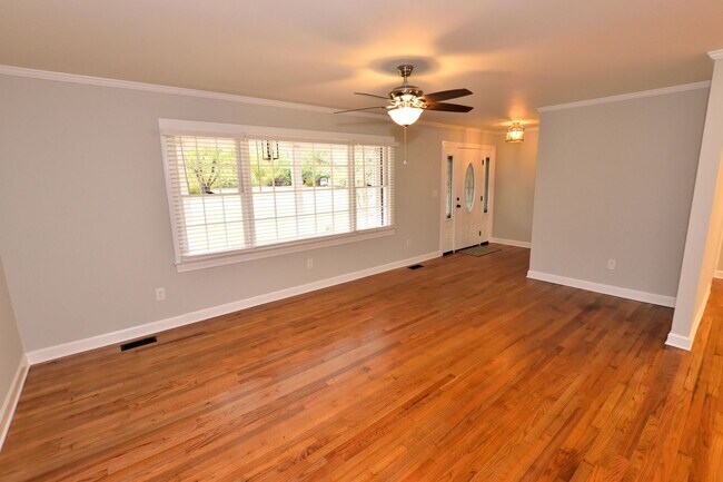 Building Photo - 3645 Shenandoah Dr