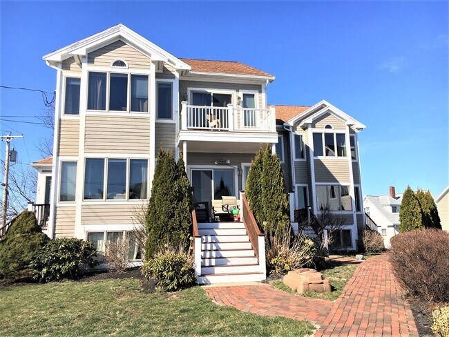 Primary Photo - 141 Groves Ave