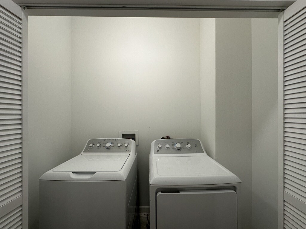 Building Photo - 2550 S Wabash Ave