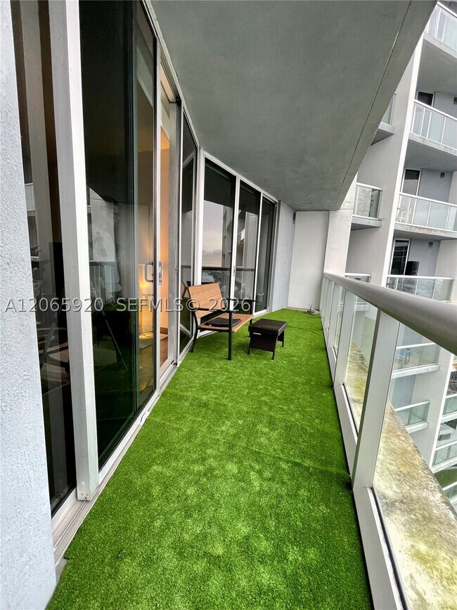 Building Photo - 465 Brickell Ave