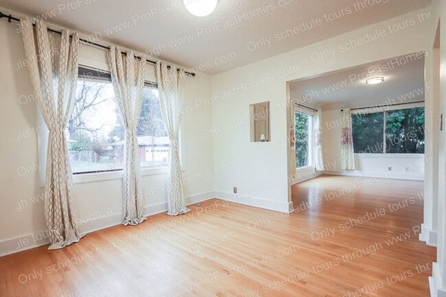 Building Photo - 3636 SE 77th Ave