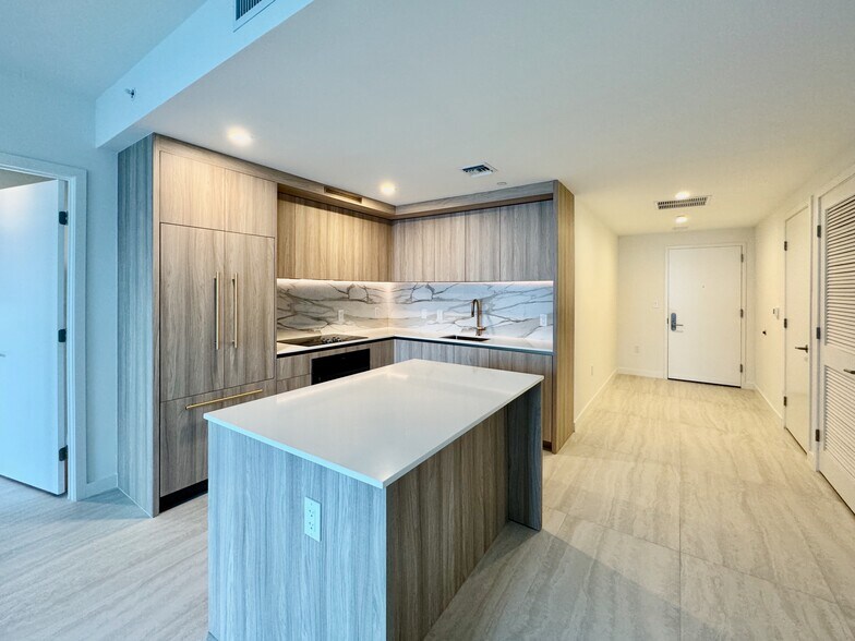 Building Photo - 77 SE 5th St