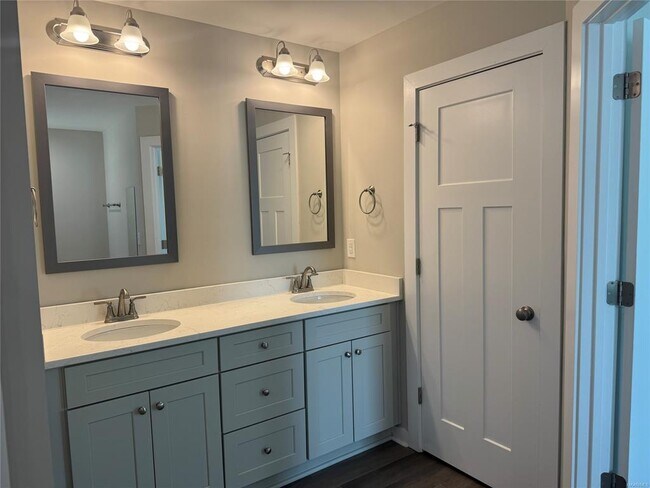 Building Photo - 107 Fox Run Dr