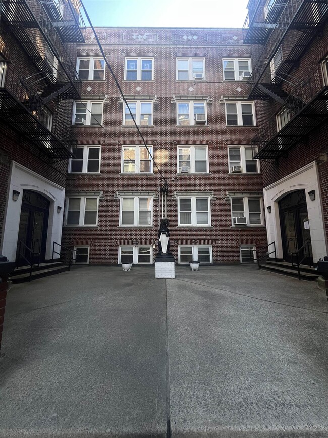 Building Photo - 3718 Park Ave