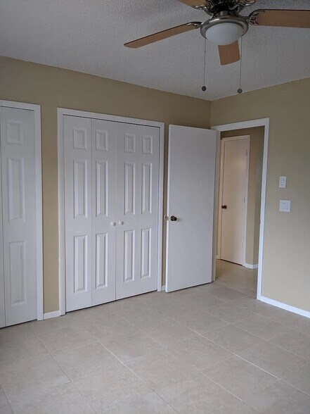 Building Photo - 3320 Barnsdale Dr
