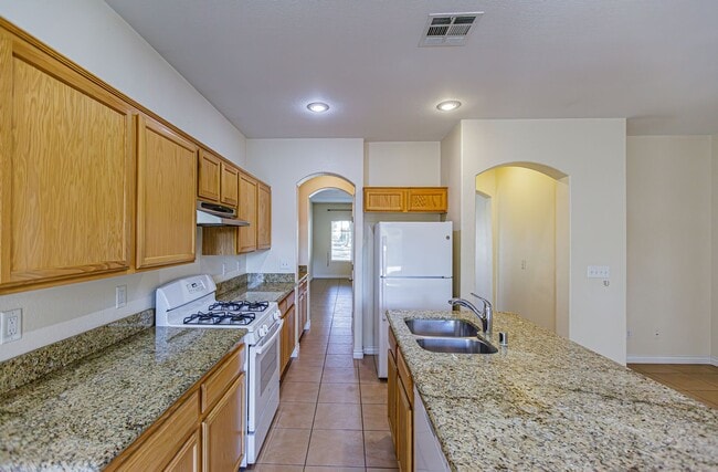 Building Photo - 1 Story home with 3 Bedrooms