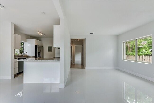 Building Photo - 5715 NW 6th Ave