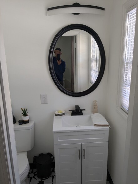 Building Photo - 1218 Greenwood Dr