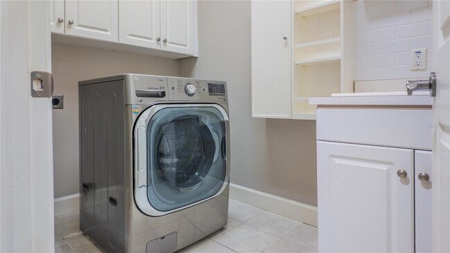 Building Photo - 617 SE 47th Loop