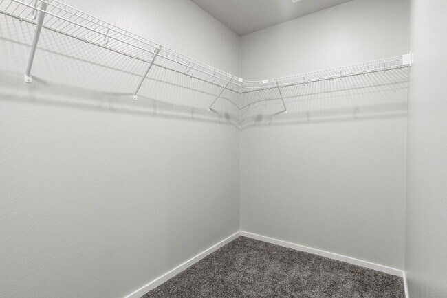 Building Photo - Newer Construction Home in Upriver Drive Neighborhood