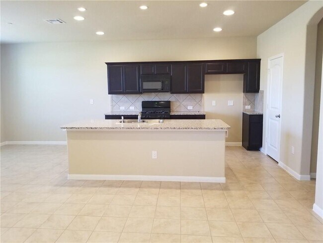 Building Photo - 2880 Donnell Dr