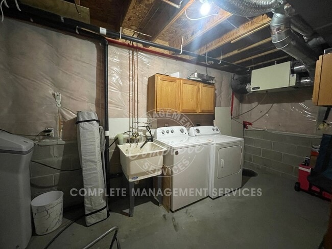 Building Photo - 2326 Mathias Rd