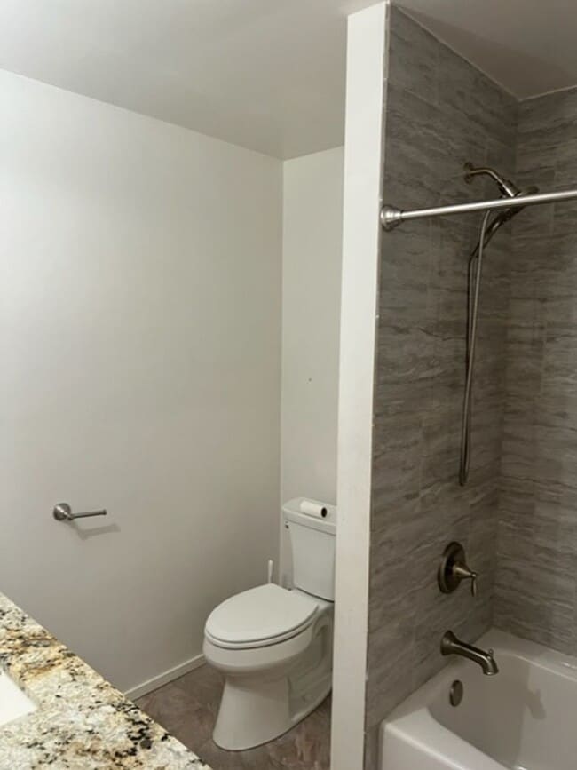 Building Photo - DESIREABLE RANCH STYLE HOME