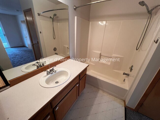 Building Photo - Updated 3 bed house in Davis Park