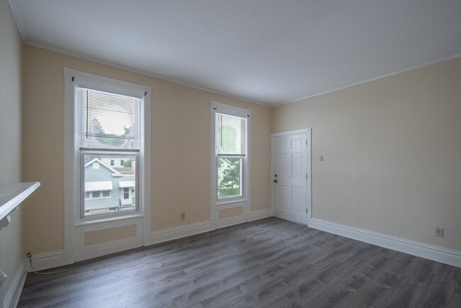 Building Photo - 629 4th Ave