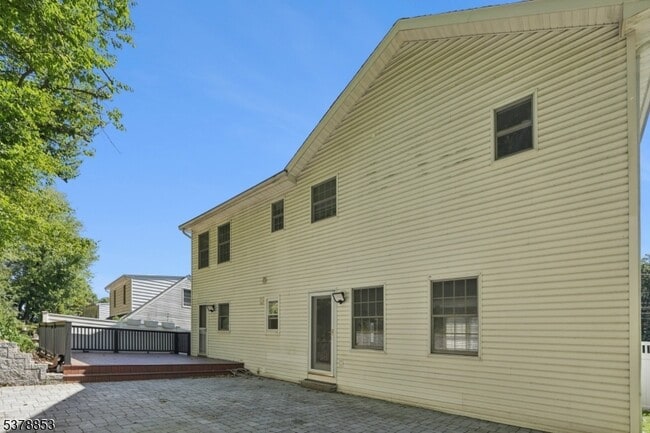 Building Photo - 470 Rifle Camp Rd
