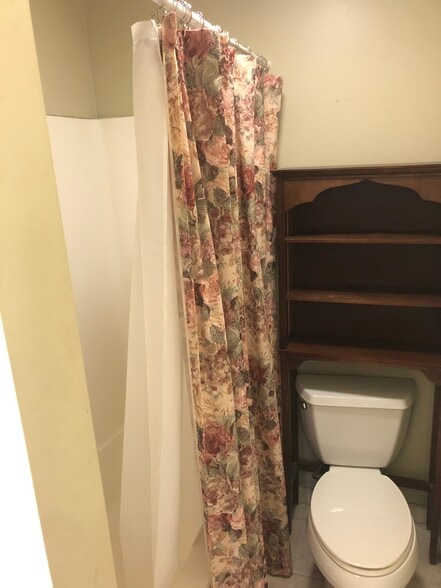 Building Photo - 514 Laurel Ave