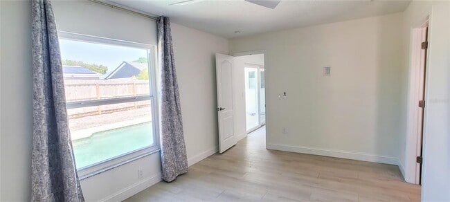 Building Photo - 4018 29th Ave W